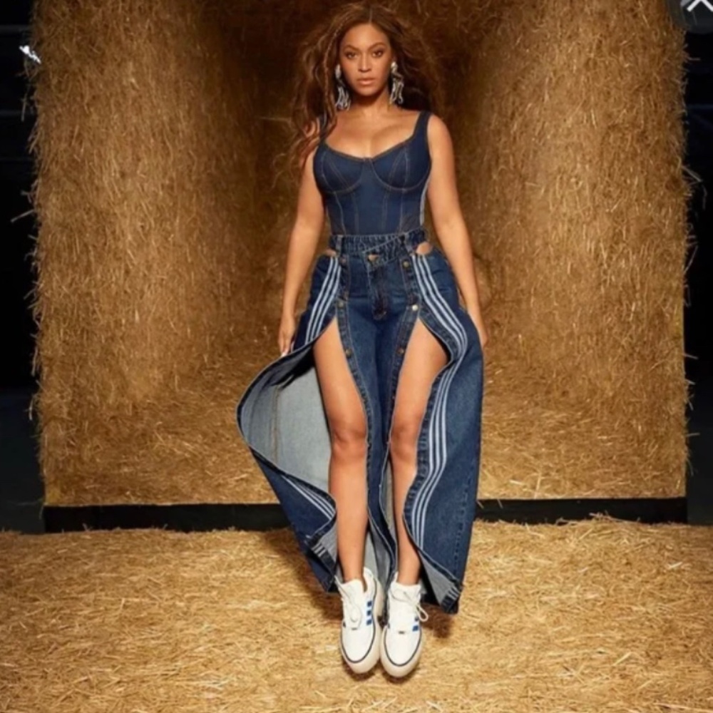 IVY PARK Snap Front Jeans size M, NWT